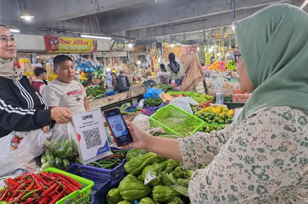 BRI Hadirkan WiFi di Pasar Keputran, Dorong Inklusi Keuangan UMKM Surabaya